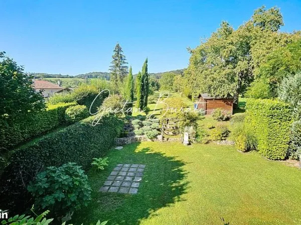 Maison 9 pièces 321 m²