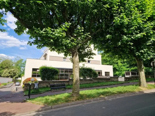 Commerce 1107 m²