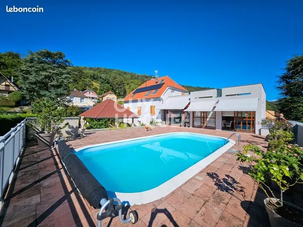 Maison 8 pièces 241 m²