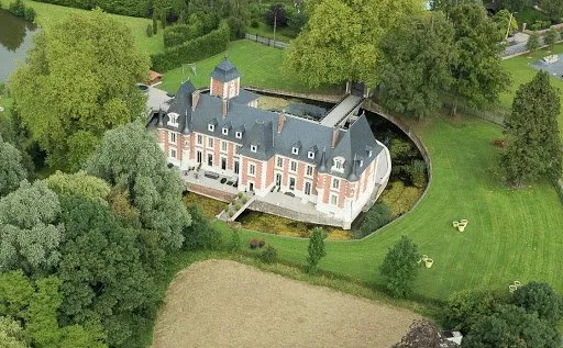 Château 20 pièces 1200 m²