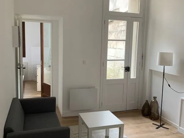 Particulier loue T2 meublé quartier Victor Hugo