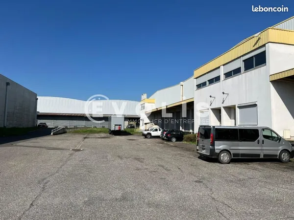 Local industriel 2 000 m²