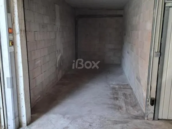 Garage/box 12 m² Six Fours Les Plages