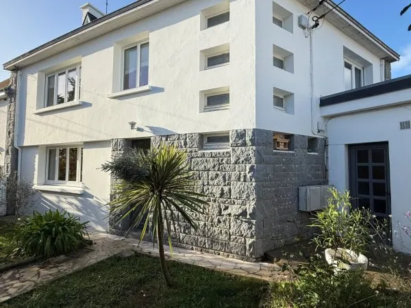 QUIBERON - Maison de 164 m², idéalement située au calme, à proximité immédiate du centre, de la mer 