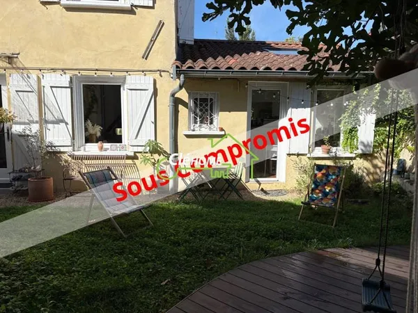 RARE - Maison de ville avec studio indépendant, en plein cent