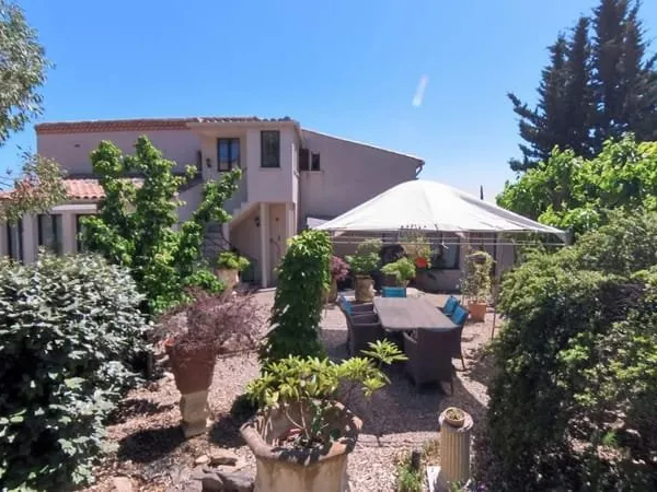Spacieuse villa et appartement (240 m²) à Cesseras