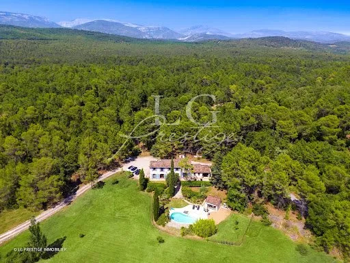 Propriété 6 pièces 200 m²