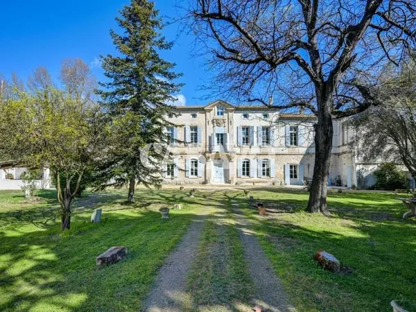 Vente Maison 12 pièces de 562m² - 13200 Arles