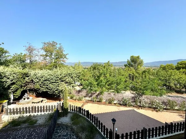 Maison La Roque D Antheron 8 pièce(s) 233 m2