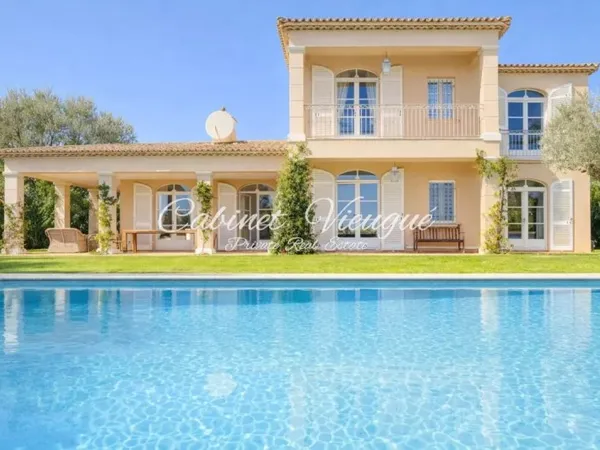 Villa accès direct sur le golf de Beauvallon