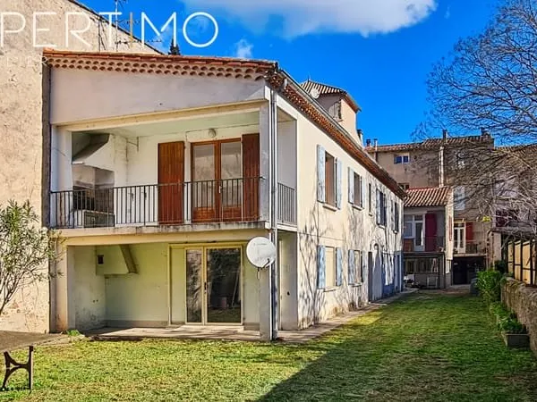 Maison centre village avec un appartement de 85 m2, un studi