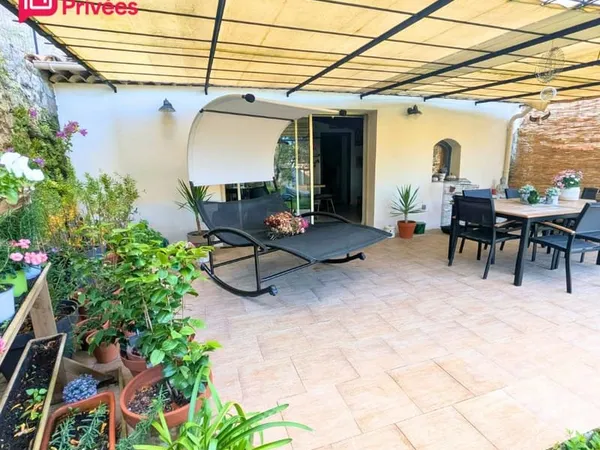 COUP DE COEUR ASSURE - Charmante maison de village avec grand garage et jardin