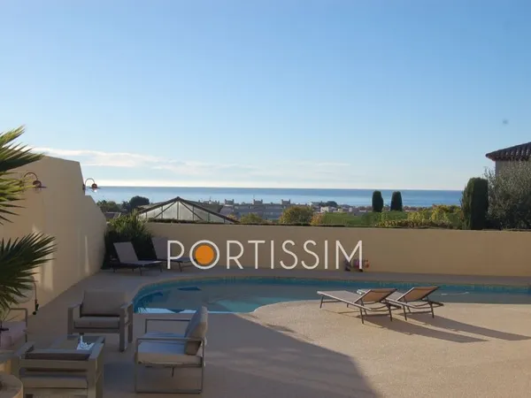 Cagnes-Sur-Mer / villa individuelle vue mer en excellent état