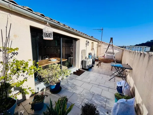 Grand appartement T2 avec terrasse et vue panoramique à Aubenas - Une pépite à découvrir!