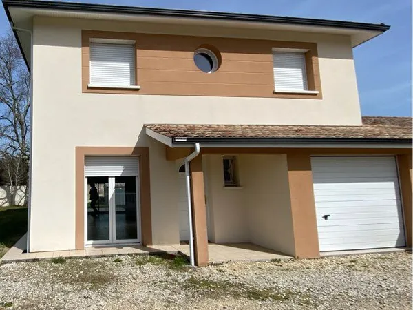 Maison mitoyenne à étage à louer