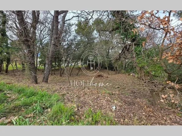 Terrain constructible 1558 m²