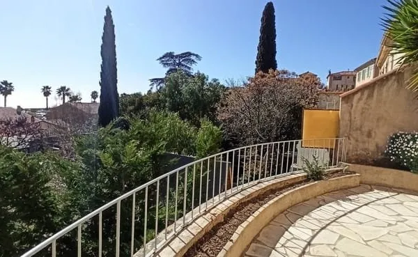 T1 avec terrasse vue mer