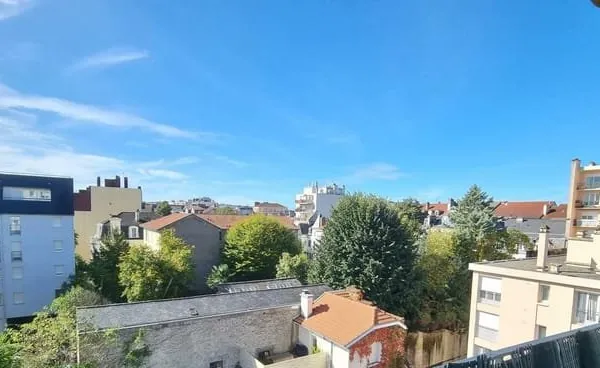 Appartement T2 à vendre - 42 m² - Centre-ville de Pau - Garage, balcon et vue dégagée