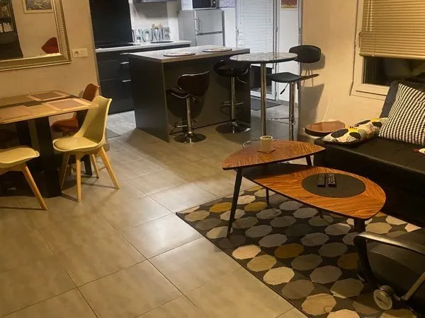 Grande chambre meublée en Colocation - Jardin - Résidence sécurisée 5mn du RER C - T8 - T11 - Nombre