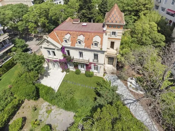 Maison 13 pièces 561 m²