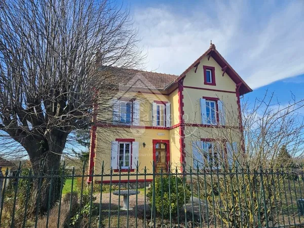 Maison sur 3 niveaux à Boucé