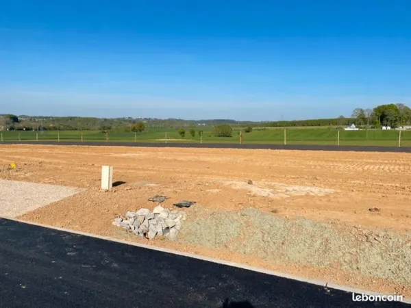 Terrain 683 m²