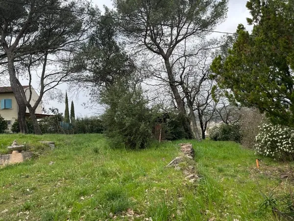 Terrain 557 m²