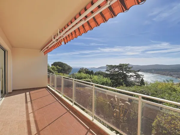 LE LAVANDOU, SUR LES HAUTEURS, SUPERBE VUE PANORAMIQUE