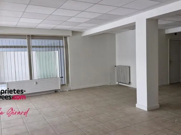 LE COTEAU - LOCAL COMMERCIAL 255 m²