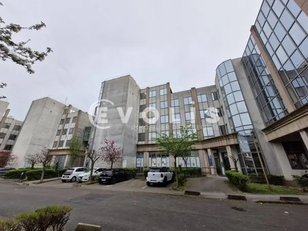 Bureaux 586 m²