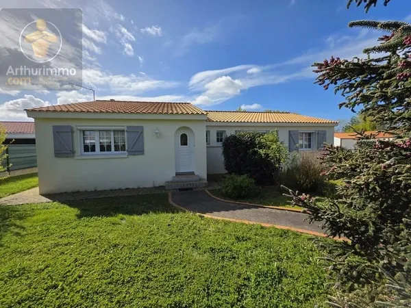 Maison économique de 4 chambres avec double garage