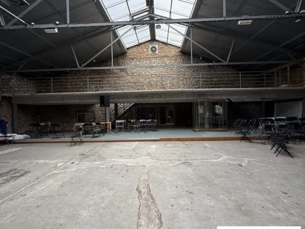 LOCAL ATYPIQUE DE 570M² AUX BORDS DE LOIRE
