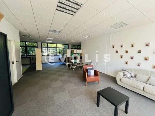 Locaux d'activité - A LOUER - 140 m² non divisibles