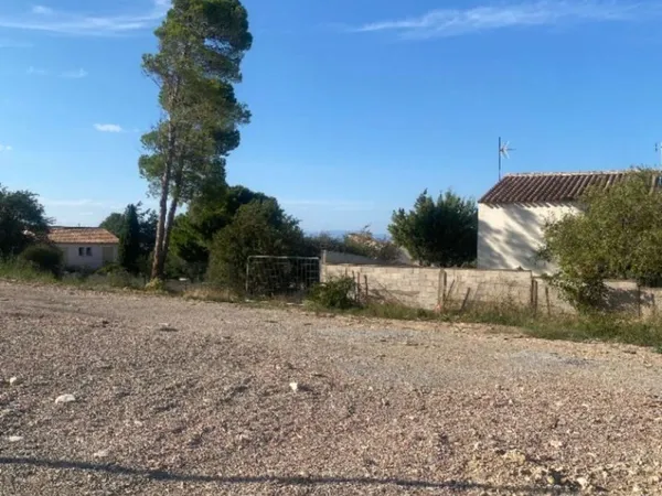 Terrain 560 m²