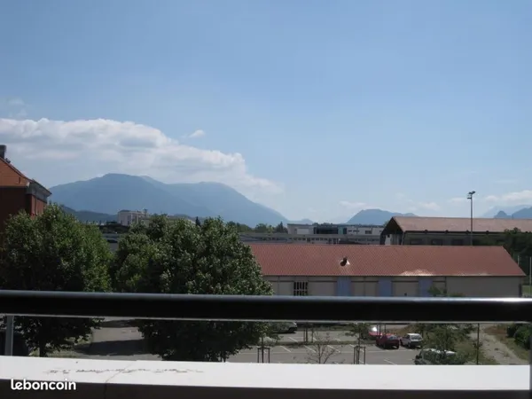 T2 immense balcon, vue montagne et garage avec prise électrique