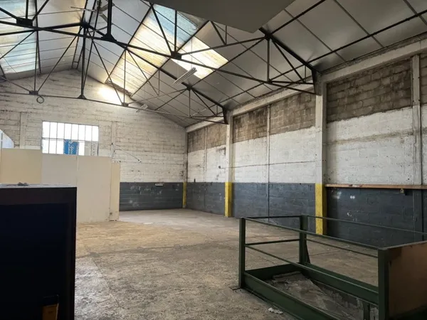 Local industriel 731 m²