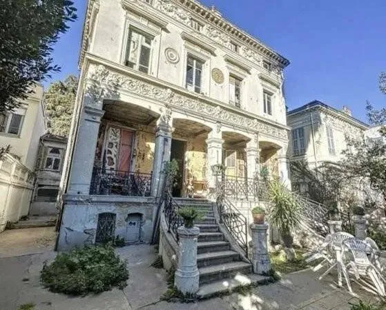 Maison 7 pièces 380 m²