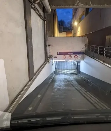 Place de parking déjà louée, offrant des revenus immédiats