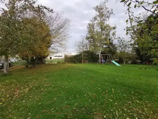 Terrain à bâtir à ROQUEVAIRE 260 m²- LIBRE CONSTRUCTEUR