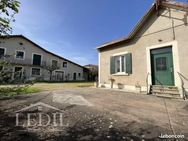 Propriété 7 pièces 248 m²