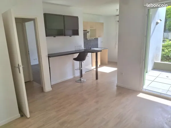 Nantes Landreau proche Tram - T2 lumineux 44 m² - terrasse - parking
