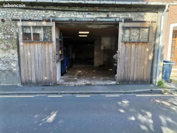 Loue Hangar/Garage
