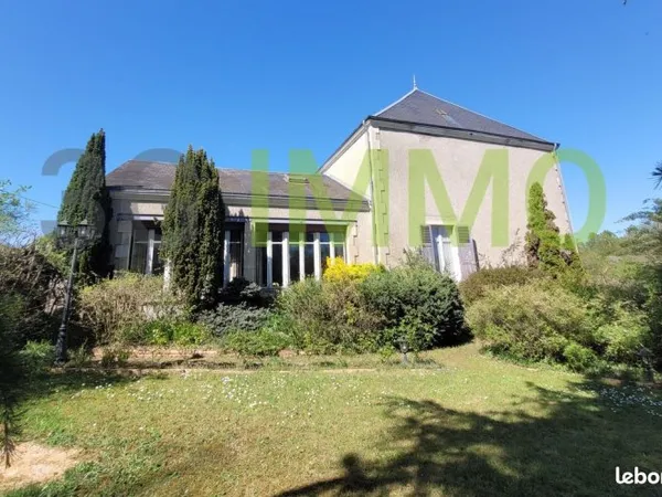 Maison bourgeoise à Saint-Hilaire-de-Court | Terrain arboré 1497 m² | 211 m² habitables