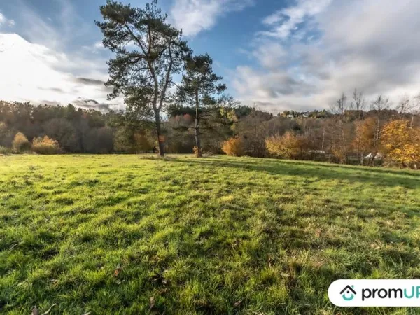 Grand terrain constructible, divisible et piscinable, à 15 km de Thiers