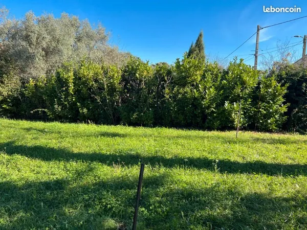 Terrain 350 m2 / Pour construire une maison de 110 m2