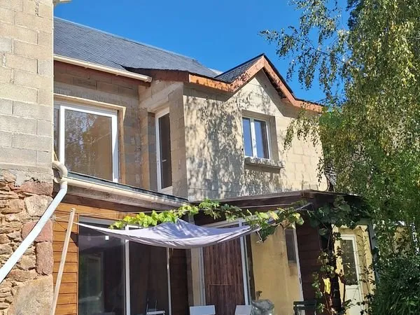 Goutrens maison 6 pièces sur 18000m2 de terrain clos