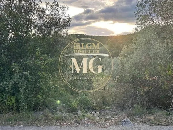 Terrain constructible 1900 m²