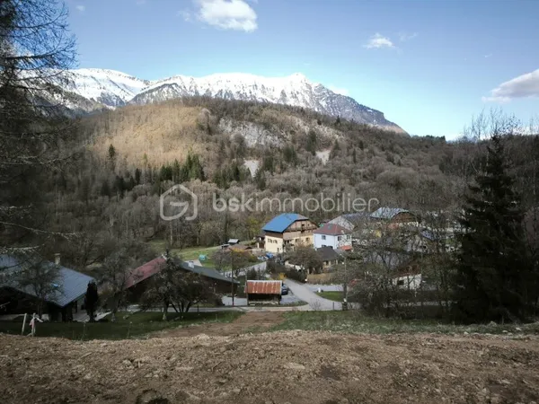 Terrain 589 m²