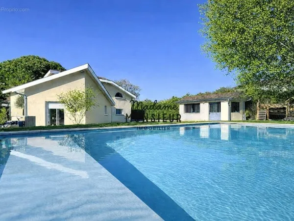 Maison d'architecte avec piscine
