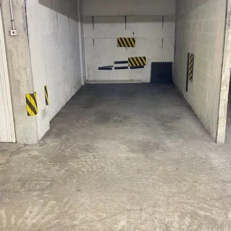 Place parking 50m métro carrefour pleyel